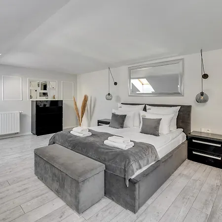 Waterlane Riverside Spa, Pool & Gym By Downtown Apartments Danzica Esterno foto