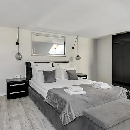 Waterlane Riverside Spa, Pool & Gym By Downtown Apartments Danzica Esterno foto