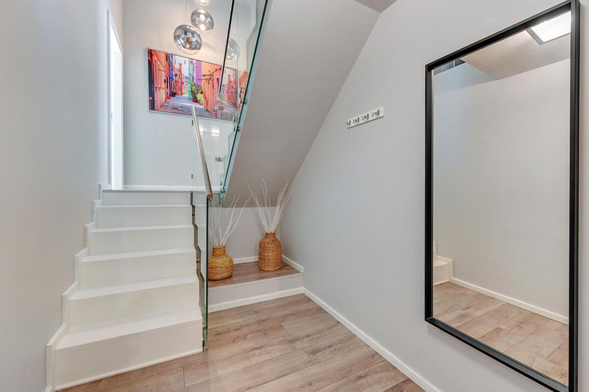 Apartment Waterlane Riverside Spa, Pool & Gym By Downtown